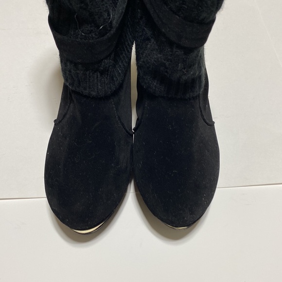 Black boots unworn with gold trim size 40 - Picture 3 of 11
